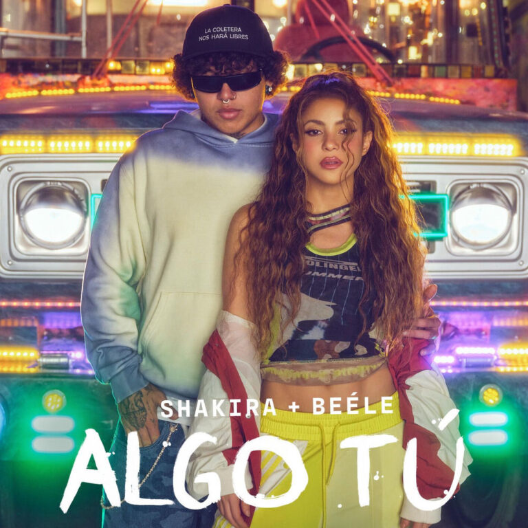 Shakira y Beéle en el video oficial de su colaboración musical Algo Tú.